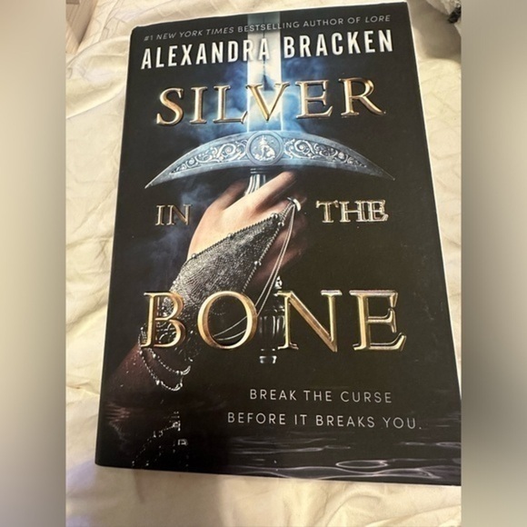 Hardcover : Silver In The Bone by Alexandra Bracken - Picture 1 of 2